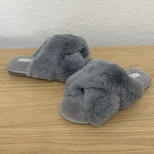 Cross Open Toe Fuzzy Fluffy House Slippers size small